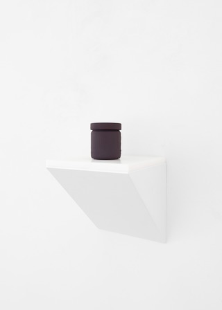 Installation view 'Gläsern': Einheitsglas (Violett), 2021