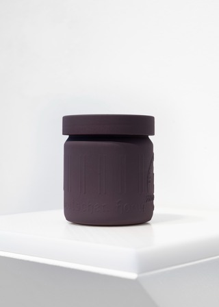Installation view 'Gläsern': Einheitsglas (Violett), 2021